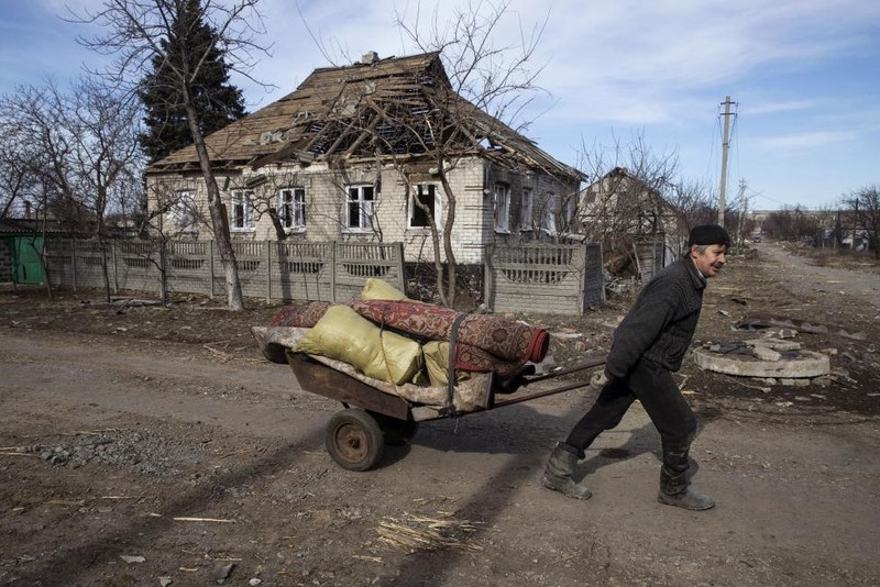 Sau chuoi ngay giao tranh, “noi hoi” Debaltsevo tan hoang-Hinh-12